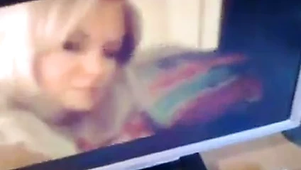 Melissa'nın ateşli bacakları için eski bir haraç.