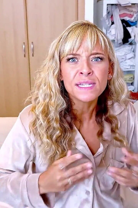 Renee on: üvey anne bağlı, ayak parmakları açık, ağzı kapalı (4k)