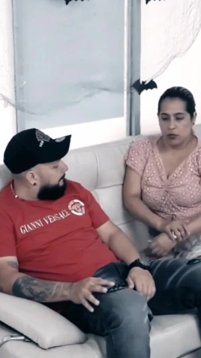 Bir üvey anne otelde üvey oğluyla aynı yatağı paylaşıyorsa ne olabilir? | Klip 1