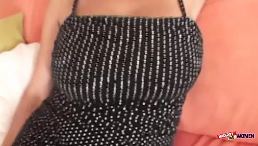 Büyük kalın yarak esmer orta yaşlı seksi kadınların ağzına ve amına yerleştirilen