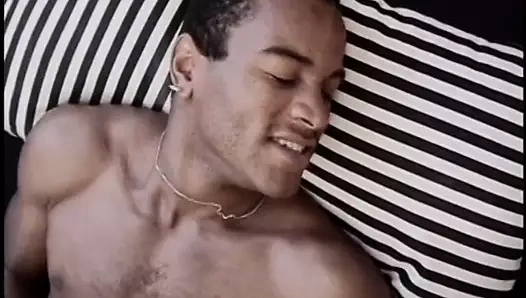 Azgın adamlar dikildi ve deliklerini becermeye hazır