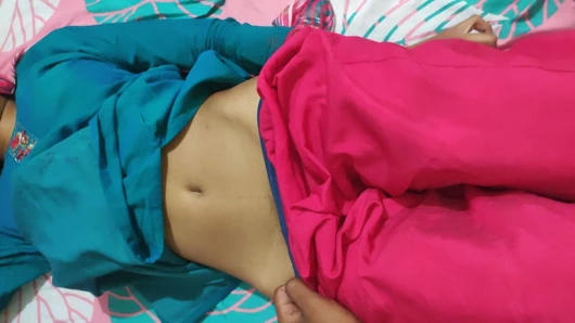 Yeni Hintli kız arkadaş odada sert sikişiyor Hintçe ses