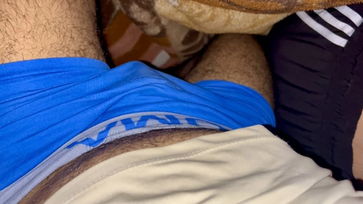 Gece yarısı ev arkadaşı ilk kez dost ko raat ko choda