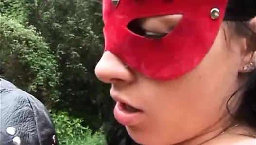 Açık havada sert fetiş seks