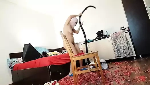 Amateur wife cleans the house with the vacuum cleaner. Sexy mom has fun with roses naked.