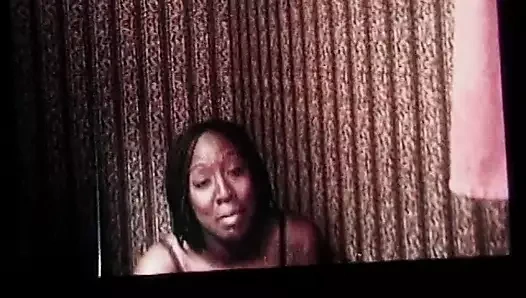 Şaşırtıcı busty abanoz sürtük doggystyle dizlerinin üzerinde kalan çük alır