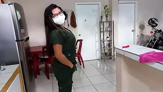 Bir hastam beni evine gazoz içmeye davet etti, onu tahrik etmesi için kıçımı gösterdim.