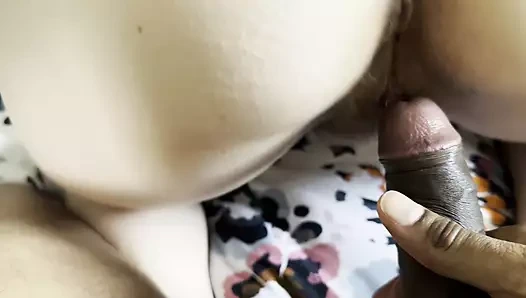 Gerçek çift - erkek arkadaşım siyah arkadaşını sikmeme izin veriyor - ilk kez büyük zenci yarağını deniyor