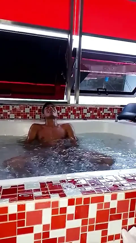 Siyah sevgilim jakuzide amımı sert sikiyor
