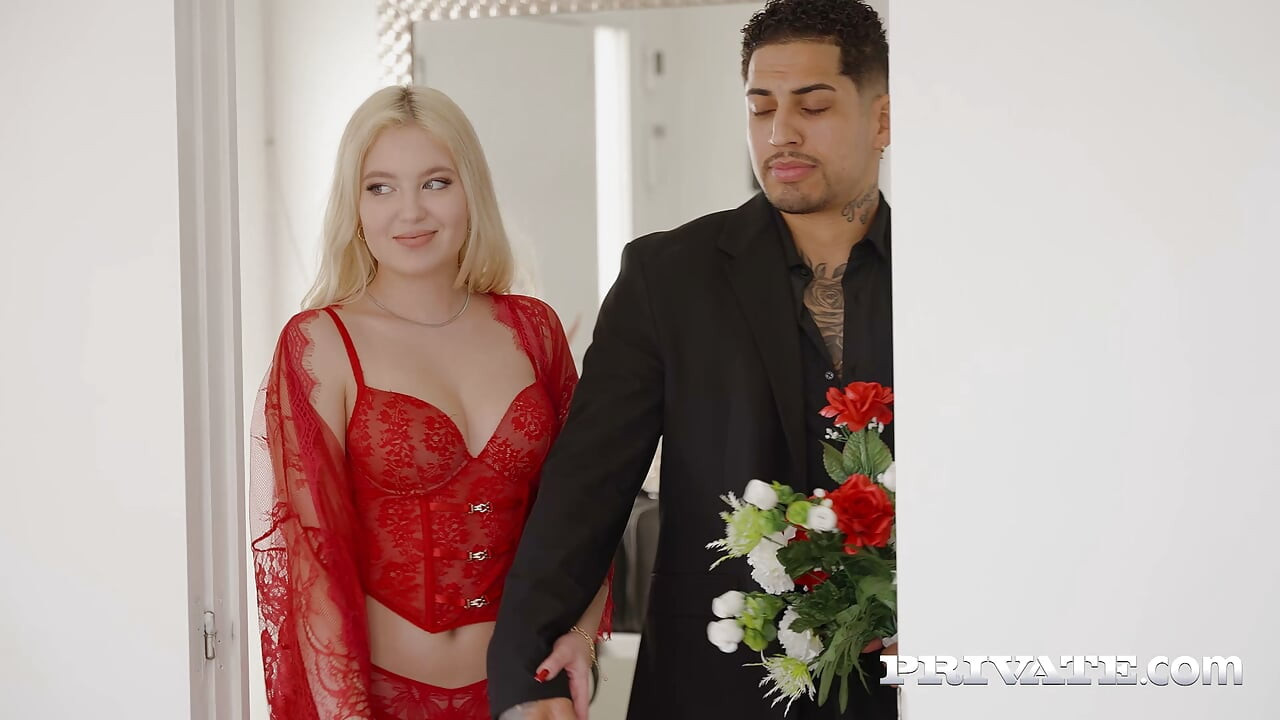 Private com - Layla Scarlet, Nikoletta Queen ile üçlüde Sevgililer Günü hediyesini sikiyor