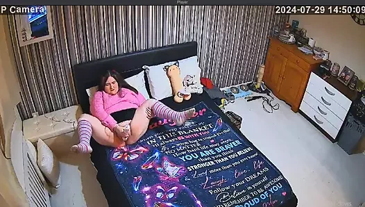 Tombul kız kamerada orgazm oluyor ve boşalıyor