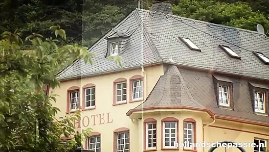 Talitha havuzda Damian'i sikiyor