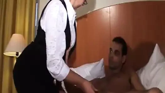 Porno yapımcısı şahsen başvuran tüm erkekleri test ediyor