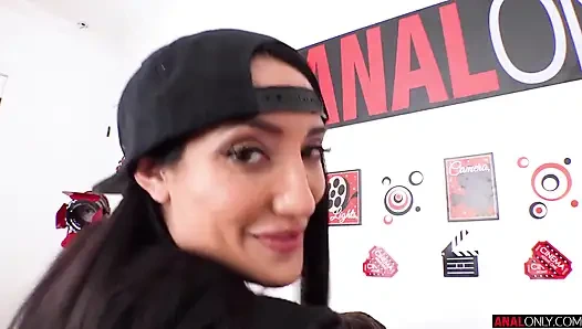 Chloe'nin götüne biraz daha ihtiyaç var