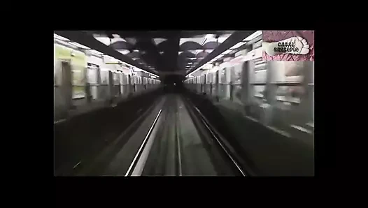 Metro makine sürücüsünü emiyor