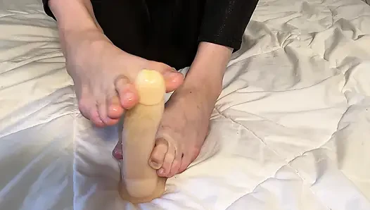 Siyah bodysuit pixie parlak bacaklar - yağ ve ayağa tapma rüyası