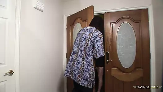 Bu esmerler sıkı vücut bir alırken titriyor