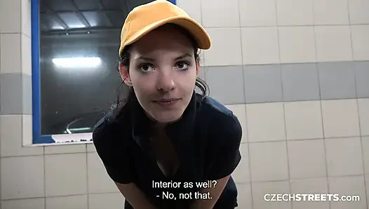 Araba yıkama sürprizi (Çek sokakları)