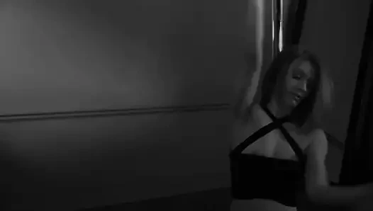 Bayan ashlie soyunma