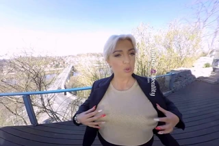 Olgun gerçeklik - annenin yeni göğüsleri var