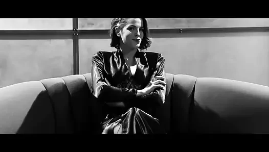 Bobbi biraz dalga geçiyor