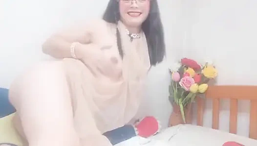 Sexy rumpe som ligger på sengen ser bra ut