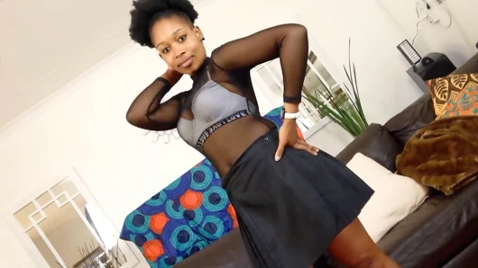 Balon götlü zenci bebek sahte fotoğraf çekiminde oyuncu seçmeleri tarafından sikiliyor