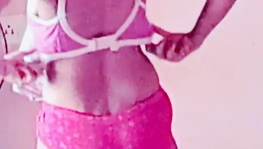 Büyük memeli evli eski kız arkadaşım elbisesini değiştiriyor videosunu gönderdi