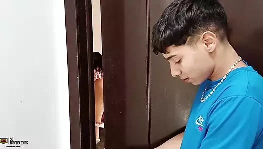 Samantha Evans üvey erkek kardeşinin büyük yarağını sikiyor - İspanyolca porno