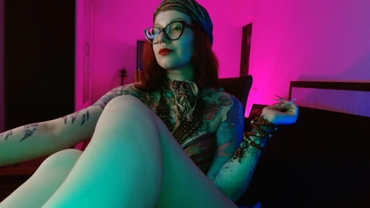 Sahibe Amanita'nın psikiyatrik kabile dansı