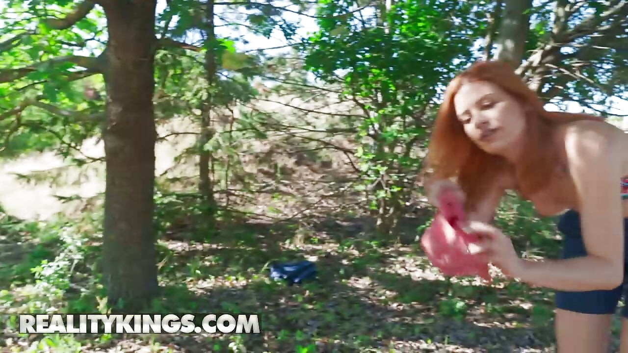 REALITY KINGS - Xander Corvus, Mia Stone'u Güvertesinde Çıplak Bulduktan Sonra İhtiyacı Olan Sert Sikişi Veriyor