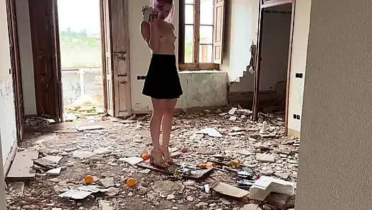 Topuklu ayakkabı altında ezildi