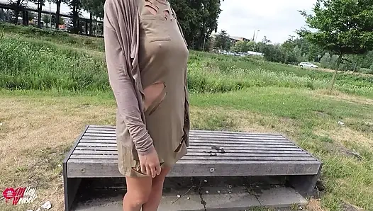 Küstah!! Garip adam beni halka açık şekilde sikiyor!!