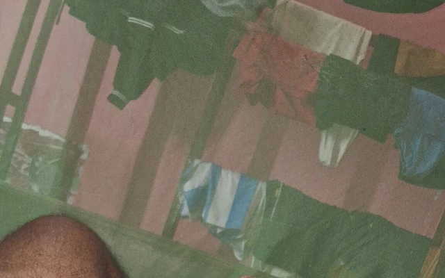 Üniversite öğrencisi gece mastürbasyon yapıyor, karnına bolca sperm döküyordu.