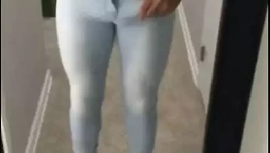 Sissy abi, ablasının kirli kıyafetlerini değil giyinmeyi sever.