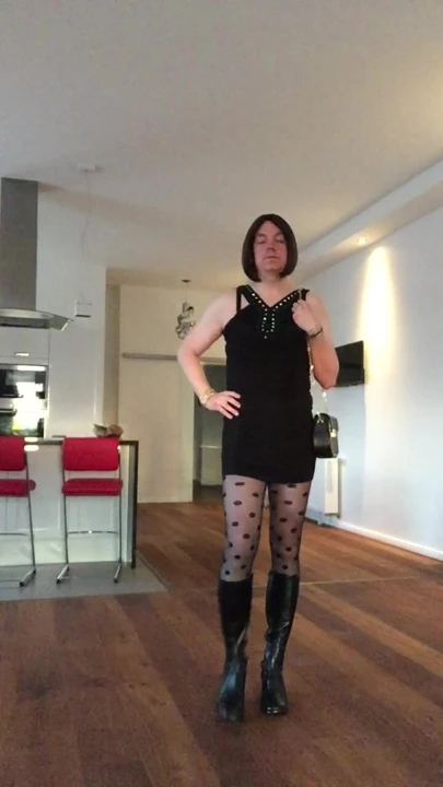 Nicki-crossdress - mini elbiseli ve seksi külotlu çoraplı sevimli ve seksi (c)2016