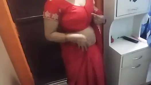 Güzel Hintli kadın romantik bir ilişki yaşıyor