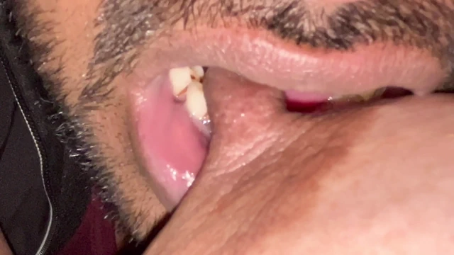 Teyzenin yatak odasında titreyen masajı