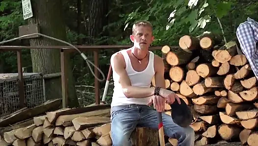 Derin amcık ve gırtlak yıkımı - sırılsıklam işemek için sert sakso!