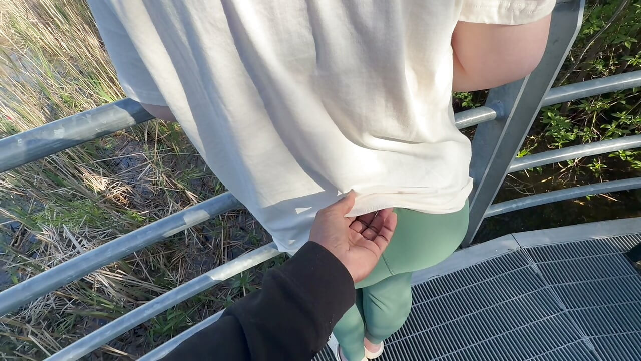 I met this Russian girl in a public park , And no resistance to play her a bit