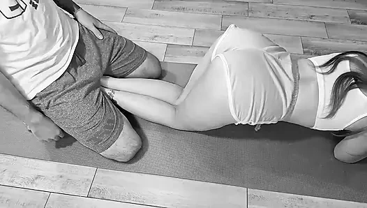 Büyük götlü tutkulu evli kadın bir üyeyi sikmeyi seviyor