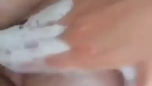 Sürtük sikikleri ona ıslak kedi içinde duş