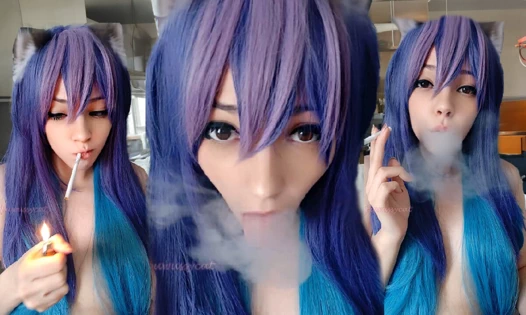 Kız arkadaşın yüzüne sigara içiyor yakın çekim (tam video için benden iste)