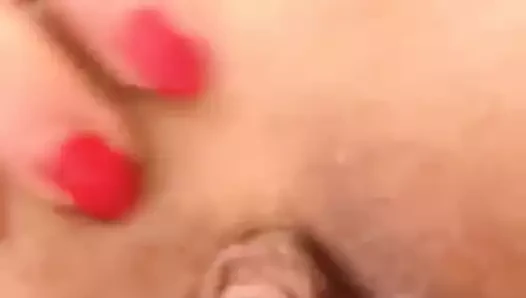 Nina oynama ile ıslak sulu kedi