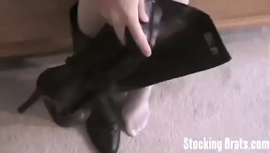 Jasmin ashlee'nin seksi küçük ayak parmaklarını yalıyor