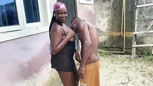 Aynı anda oynuyor ve sikişiyor