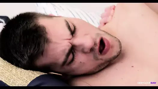 Nextdoorraw senin sikini merak ediyor