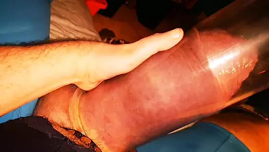 Pompalanmış silikon yarak ve taşaklar