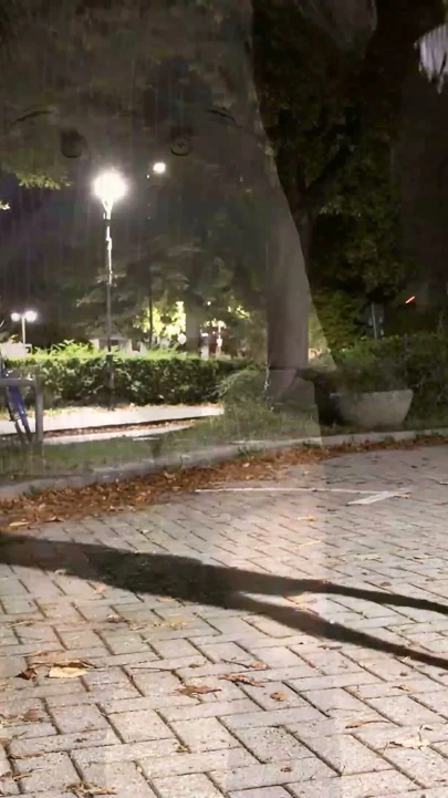 Naylon çoraplar ve iş kıyafetiyle gece boyunca tökezliyorum | Klip 2