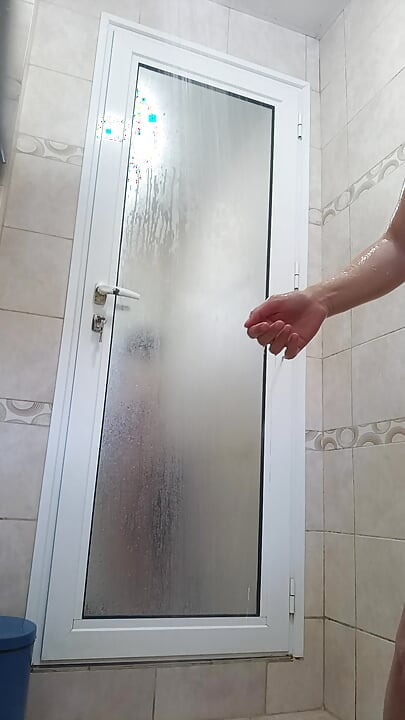 Ateşli banyo duş gösterisi!
